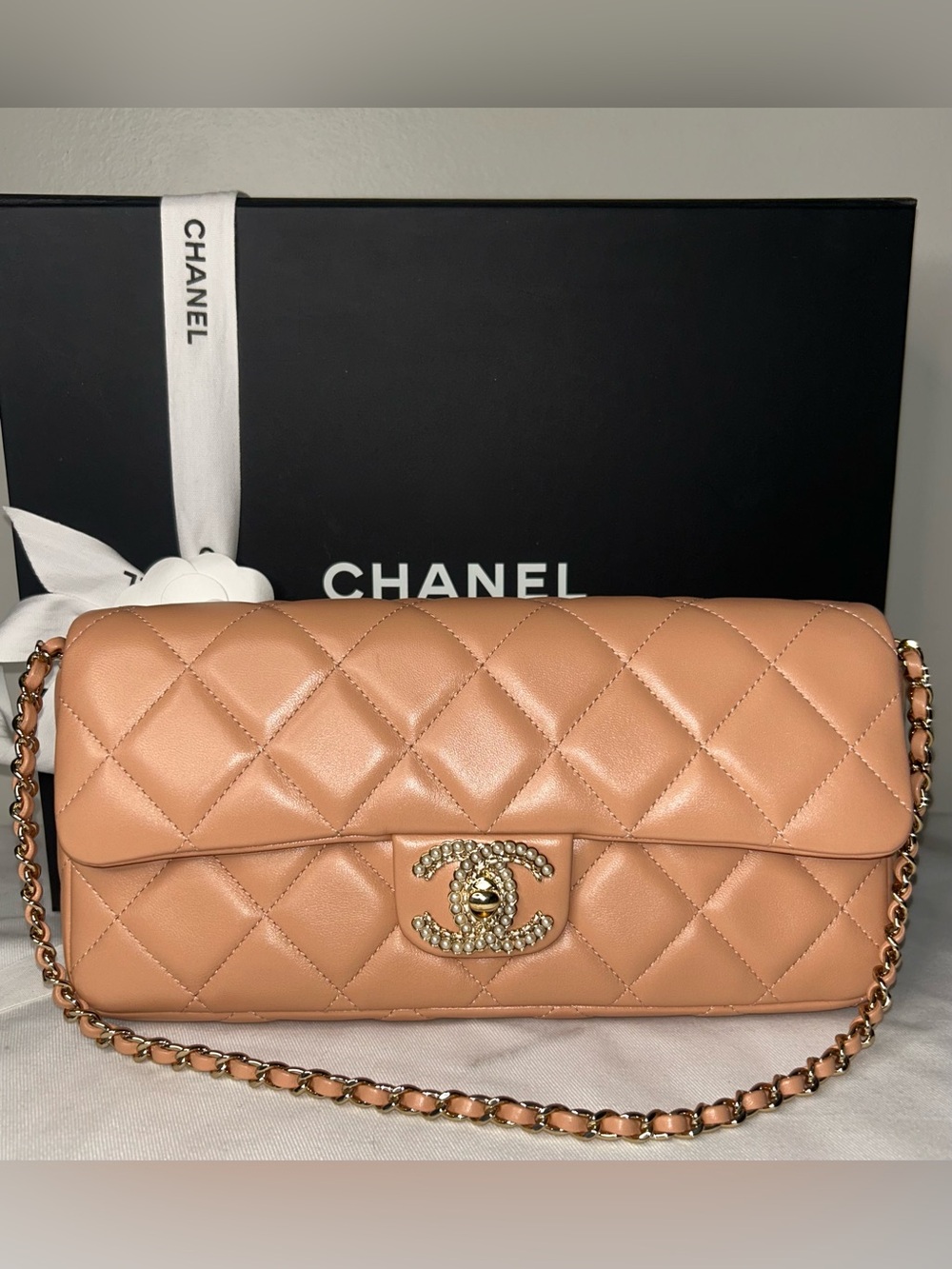 CHANEL 23P Pearl CC Shoulder East West Flap Bag Quilted Lambskin Peach/GHW